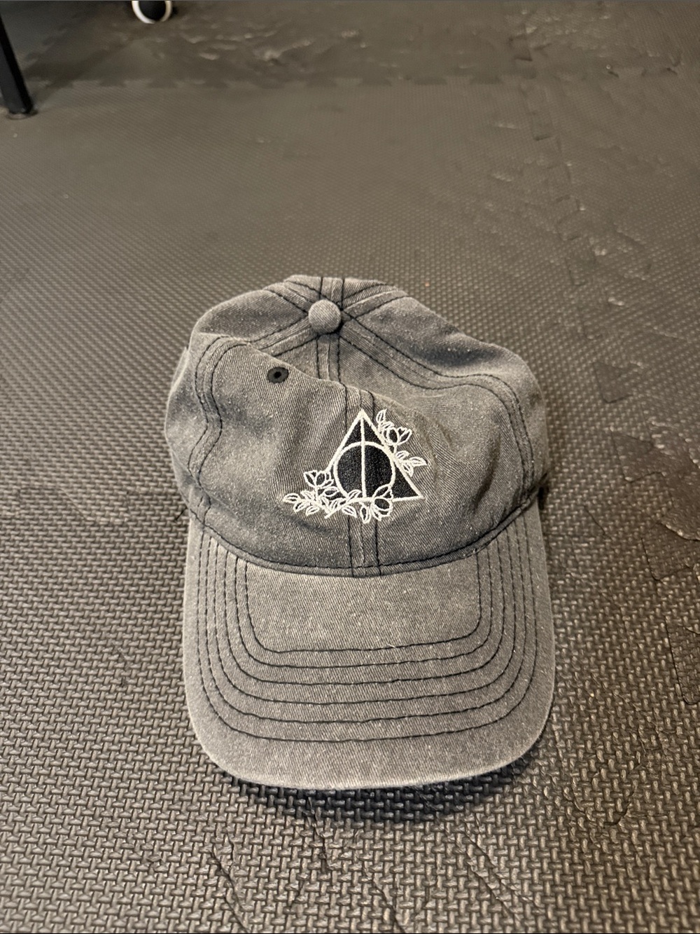 Embroidered Floral Triangle Logo Baseball Cap - washed grey